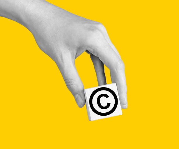 세계 저작권의 날. 지적 재산권 보호, 큐브에 원형에 있는 특허법 로그인 - infringement 뉴스 사진 이미지