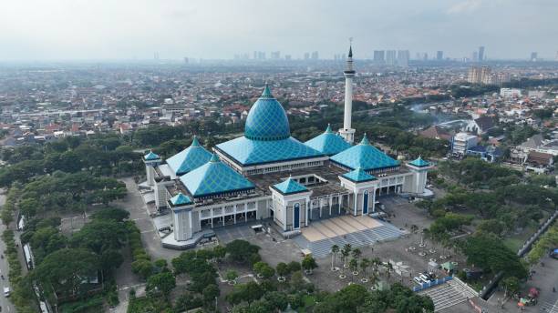 istock grand mosque in surabaya 1480851144