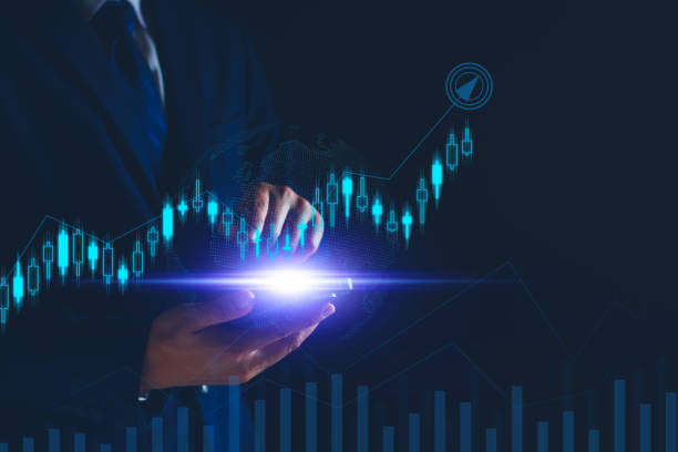 Business analysis, company profits. Businessman analyzing profit chart trends, making investment plans, trading stocks, economic trends, setting future goals. Analyze investment risks. análisis de negocio, beneficios de la empresa. hombre de negocios analizando tendencias de gráficos de ganancias, haciendo planes de inversión, negociando acciones, tendencias económicas, estableciendo metas futuras. analizar los riesgos de inversión.