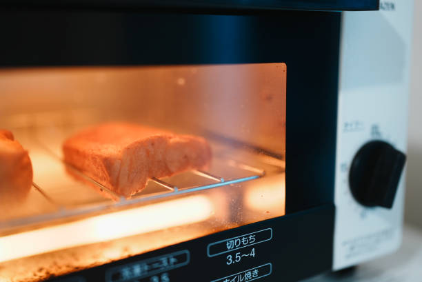 istock Oven toaster and freshly baked bread 1480888177