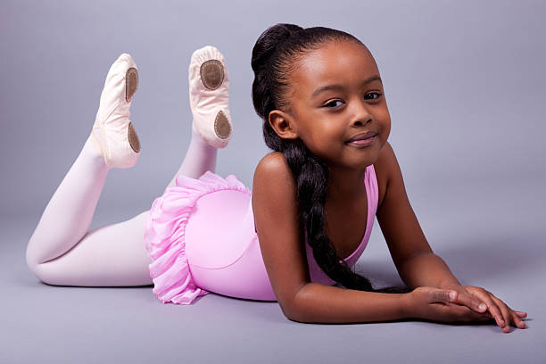 linda little african american girl wearing un disfraz de ballet - ballet dress studio shot costume fotografías e imágenes de stock