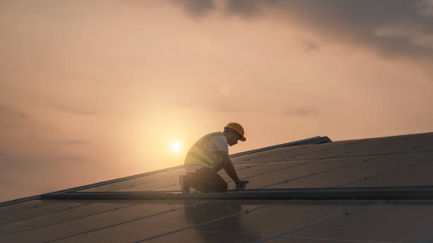 istock Service engineer checking solar cell on the roof for maintenance if there is a damaged part. Engineer worker install solar panel. Clean energy concept. 1480889794