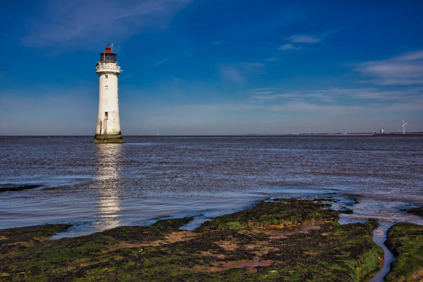 leuchtturm am fort perch rock, new brighton, wallasey, wirral, england, großbritannien - perch rock lighthouse stock-fotos und bilder