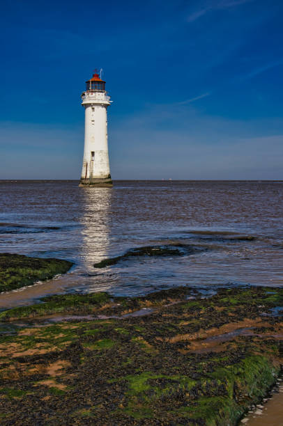 leuchtturm am fort perch rock, new brighton, wallasey, wirral, england, großbritannien - perch rock lighthouse stock-fotos und bilder