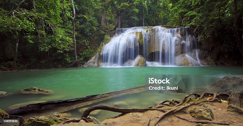 Panorama de cascadas de Erawan, Kanchanaburi, Tailandia - Foto de stock de Agua libre de derechos