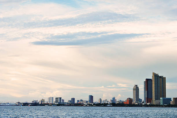 manila skyline della città - noontime foto e immagini stock