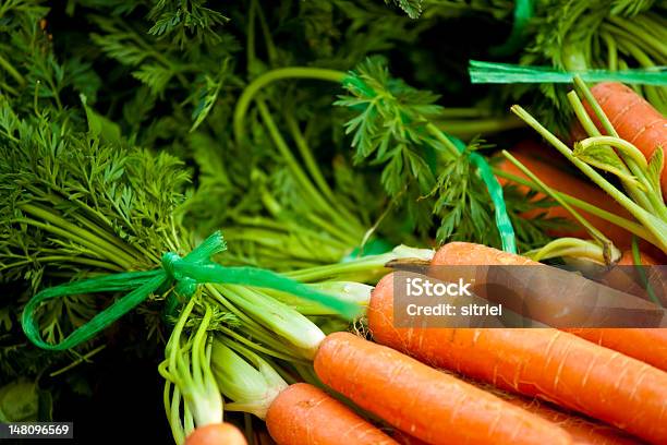 Świeże Marchew Na Rynku - zdjęcia stockowe i więcej obrazów Bez ludzi - Bez ludzi, Fotografika, Grupa przedmiotów