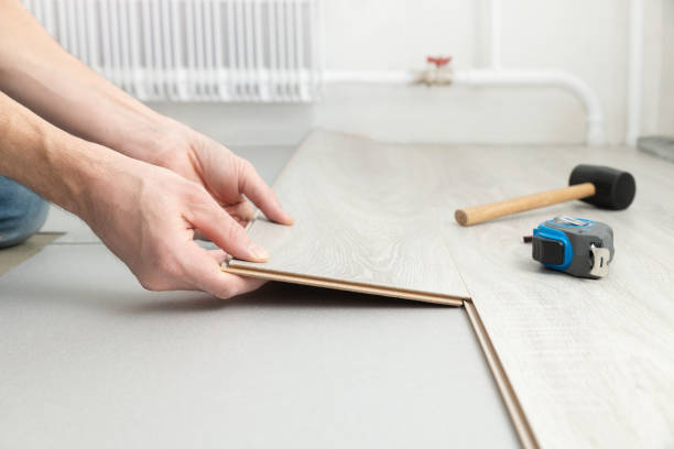 istock Man puts laminate flooring on the floor. 1480979008