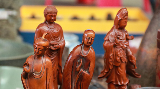 Buddha statues and other miscellaneous items are sold together in the flea market