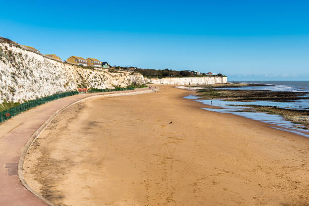 istock Dumpton Bay beach between Broadstairs and Ramsgate in Kent, England on a lovely spring sunny day 1480989458