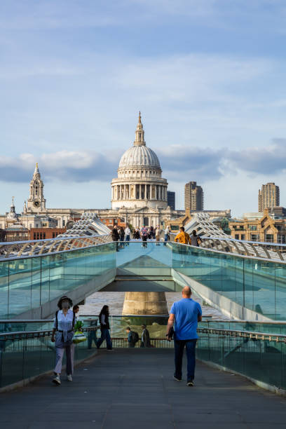 Cattedrale di San Paolo e Millennium Bridge - foto stock