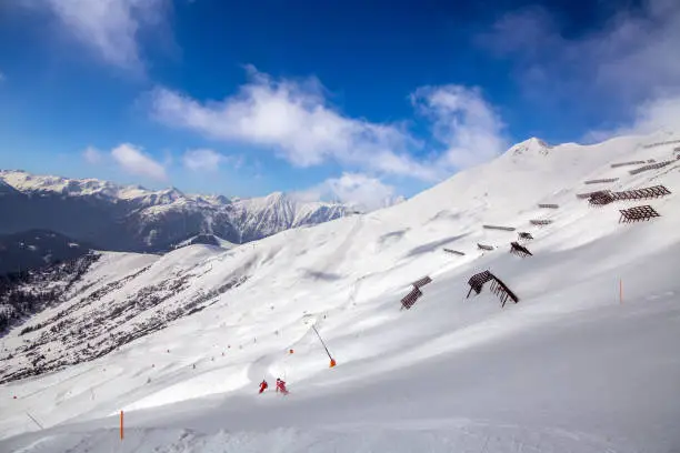 Skiing area Serfaus Fiss Ladis (Austria, Tyrol): In the background of the picture you can see the piste leading from Mittlerer Sattelkopf towards Möseralm