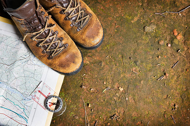 caminhada - compass hiking map hiking boot imagens e fotografias de stock