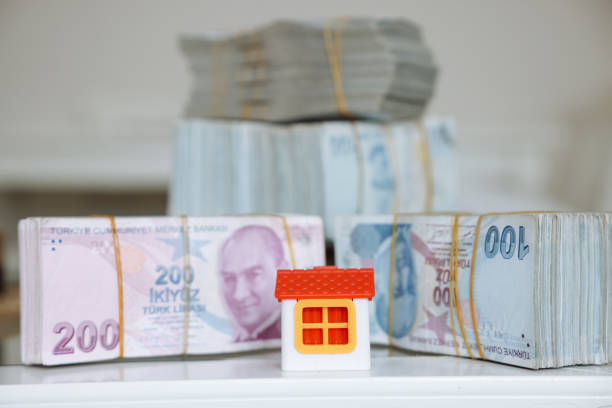 istock Buying and Selling a New House 1481026651