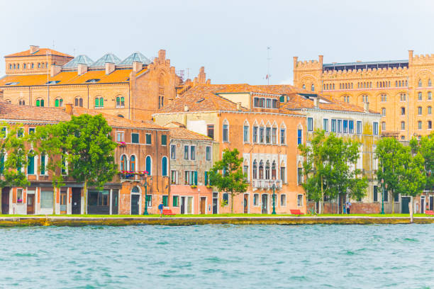 путешествие в венецию. италия. итальянская архитектура. канал - venice italy beautiful accademia bridge grand canal стоковые фото и изображения