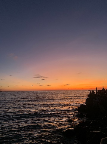 El océano y las puestas de sol photo