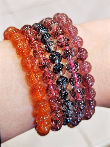 хрустальные браслеты - jewelry bracelet bead crystal стоковые фото и изображения