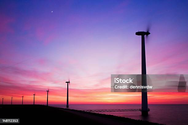 Silhueta De Turbinas - Fotografias de stock e mais imagens de Ao Ar Livre - Ao Ar Livre, Beleza natural, Clima