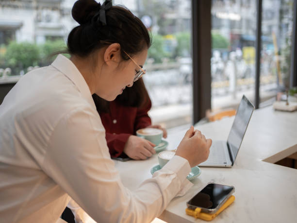 istock Girl surfing the Internet with computer in cafe 1481136077