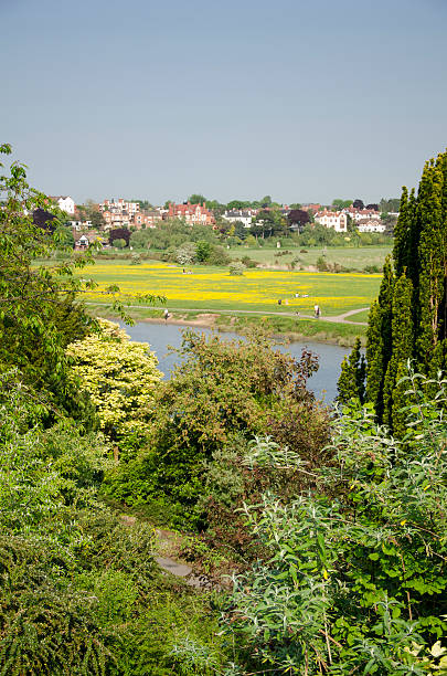 Praderas y River Dee ruta desde Grosvenor Park - foto de stock