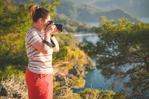 woman traveling the world with camera