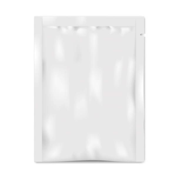 leere beutelpackung mit reißkerbe auf weißem hintergrund vektor-mockup. individuelle plastikverpackungstüte für kosmetik-, medizin- oder lebensmittelprodukt-mock-up. vorlage für das design - laborprobenständer stock-grafiken, -clipart, -cartoons und -symbole