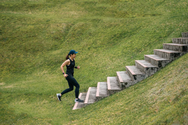 the great outdoors: one asian woman's running adventure - determination running staircase jogging imagens e fotografias de stock