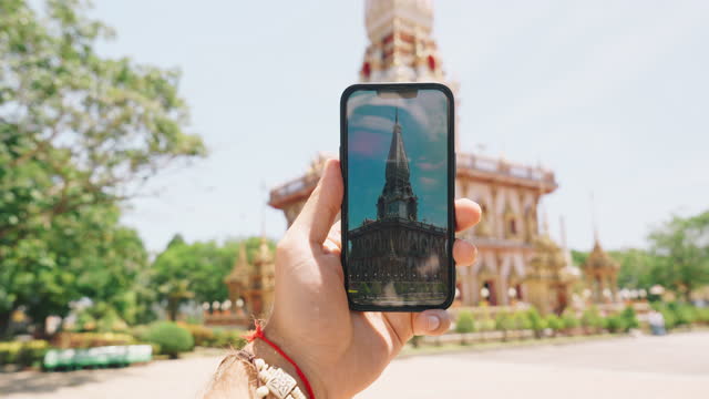 Photographing Wat Chalong with smartphone
