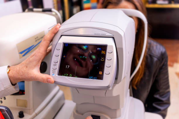 istock Pupillary measuring machine in an optician's shop 1481205608