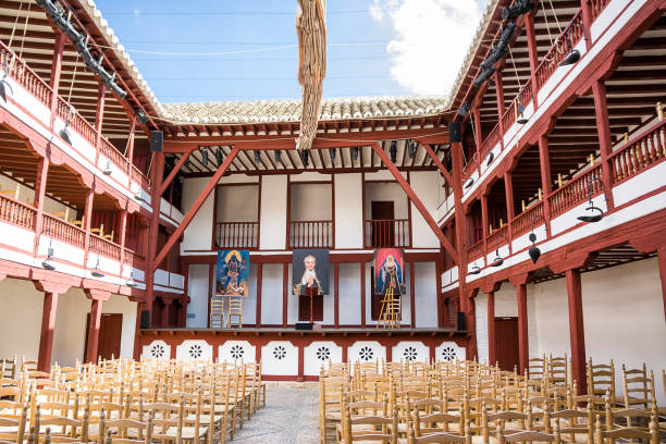 interno dello storico teatro di almagro corral de comedias senza persone - la mancha foto e immagini stock