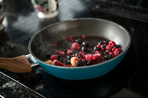 Berry fruits on cooking pan i