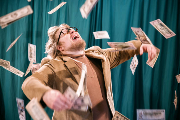 l'uomo in stile retrò festeggia in falling money - currency wealth paper currency flying foto e immagini stock