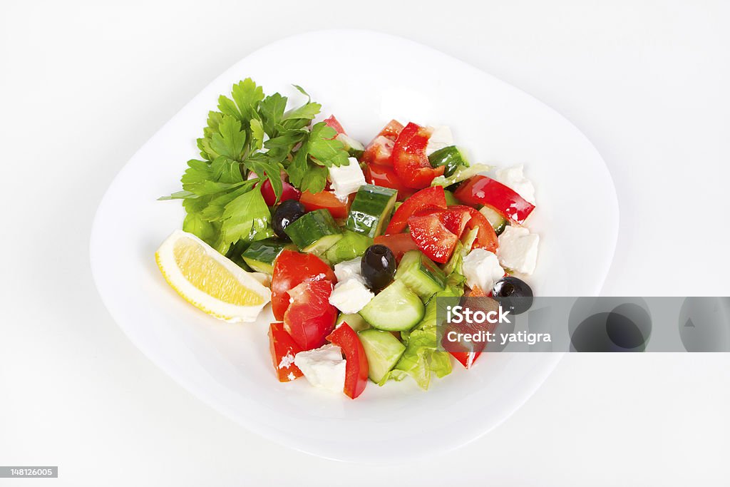 Fresca Insalata greca in Ciotola bianca - Foto stock royalty-free di Alimentazione sana