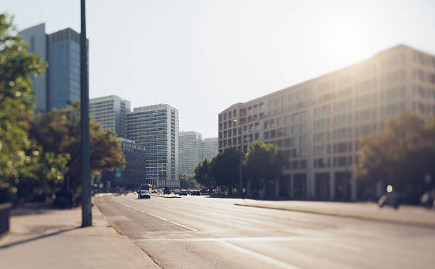 ベルリンの big street され、tilt shift レンズ - berlin germany facade day outdoors ストックフォトと画像