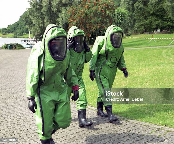 Chemical Protection Suit Stockfoto und mehr Bilder von Strahlenschutzkleidung - Strahlenschutzkleidung, Im Freien, Sportmannschaft