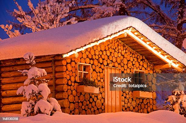 Weihnachtenhütte Im Winter Stockfoto und mehr Bilder von Weihnachten - Weihnachten, Blockhütte, Holz