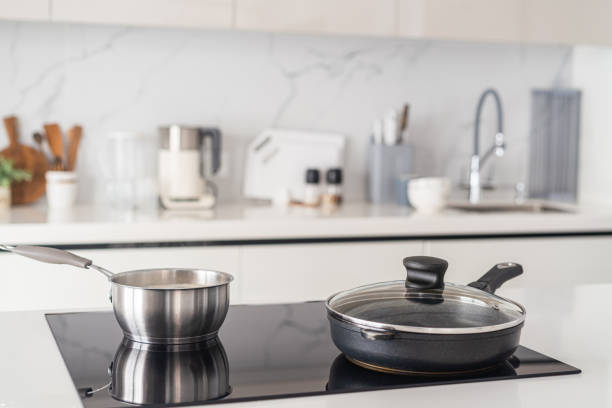 istock Stove and saucepan on top. 1481307499