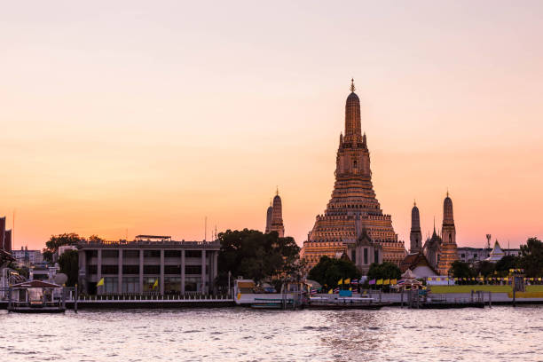 istock Wat Arun Temple of Bangkok view during sunset dusk 1481383836