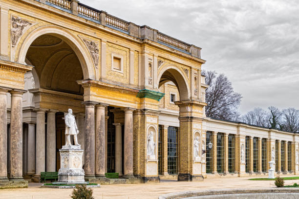 łuki pałacu królewskiego w poczdamie, niemcy - winter city germany brandenburg zdjęcia i obrazy z banku zdjęć