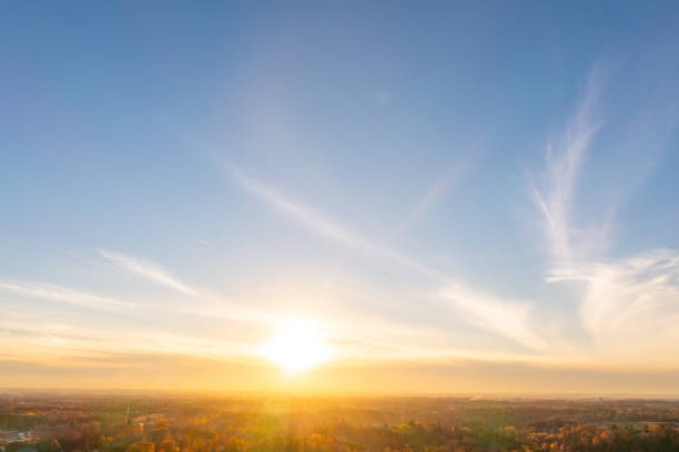 осеннее небо утром, вудбридж, канада - aircraft point of view стоковые фото и изображения