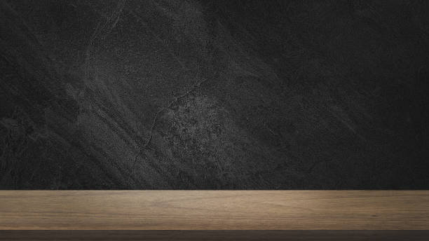 piano del tavolo vuoto in legno di rovere con sfondo in pietra di cemento nero scuro per il prodotto visualizzato in stile rustico e tono. sfondo di lusso per stand di prodotti con spazio vuoto per la festa, la promozione. - fine wood foto e immagini stock