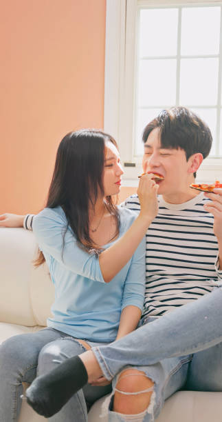 istock couple eat pizza at home 1481437770