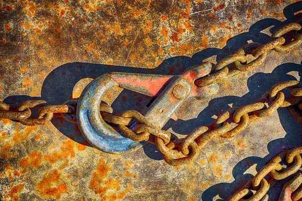 Forged for Toughness: The Industrial Might of Chains and Carabiners