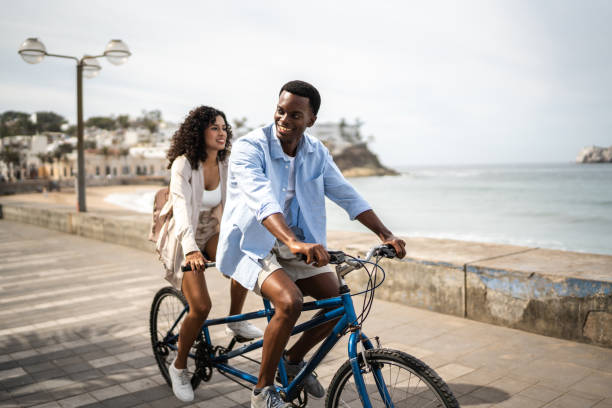 istock Young coupe during a bike ride on a coastline 1481443398
