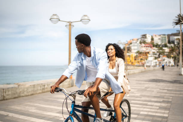 istock Young coupe during a bike ride on a coastline 1481443425