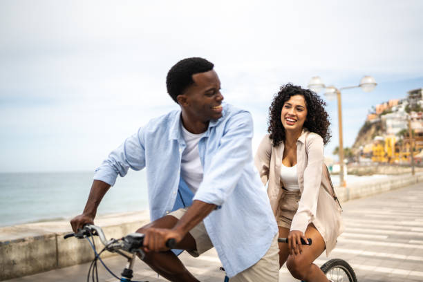 istock Young coupe during a bike ride on a coastline 1481443939