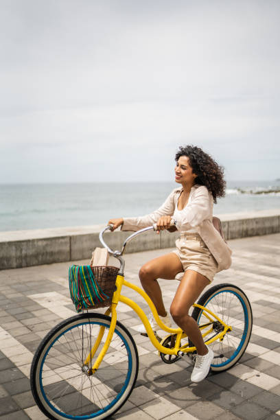 istock Young woman using a bike on the seacoast 1481445997