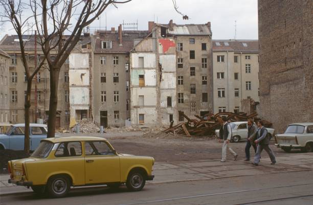 Street scene in the East Berlin district of Prenzlauer Berg Berlin (East), Germany, 1990. Street scene in the East Berlin district of Prenzlauer Berg. Also: pedestrians, renovation work on rental houses and parked cars. east germany stock pictures, royalty-free photos & images