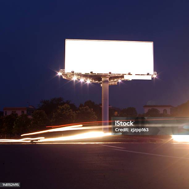 Tabellone A Notte - Fotografie stock e altre immagini di Automobile - Automobile, Cielo, Fotografia - Immagine