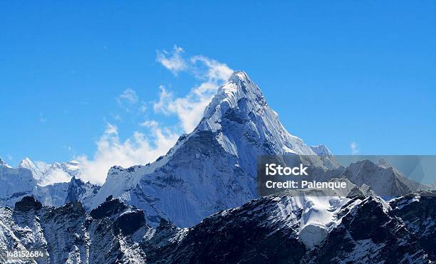 Foto de Monte Ama Dablam Nos Himalaias e mais fotos de stock de Alto - Descrição Geral - Alto - Descrição Geral, Ama Dablam, Aventura